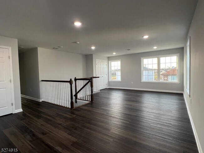 Building Photo - 420 Amity St