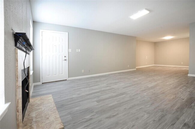 Building Photo - 9700 Leawood Blvd
