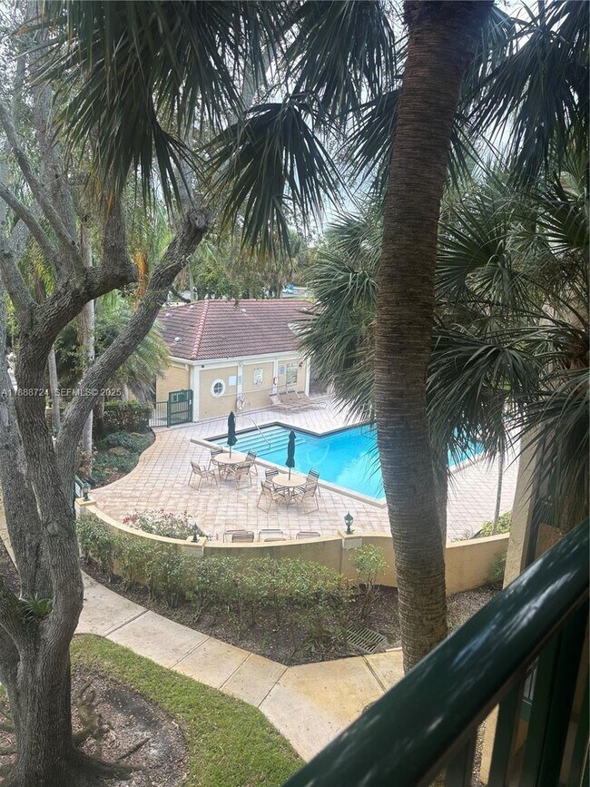 Foto del edificio - 875 Riverside Dr