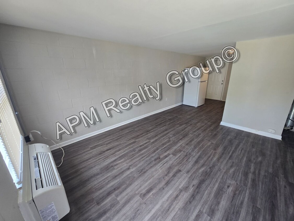 Primary Photo - Renovated apartment in downtown Columbia -...