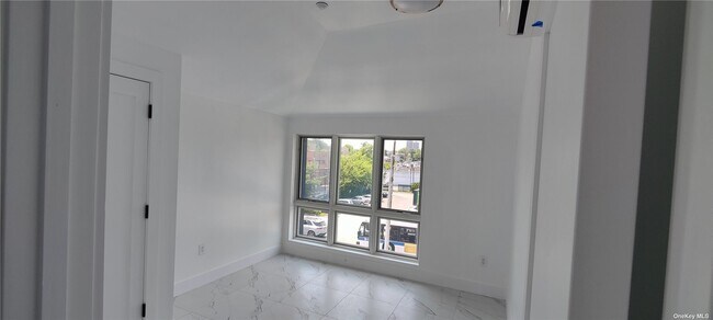 Building Photo - 61-13 Utopia Pkwy