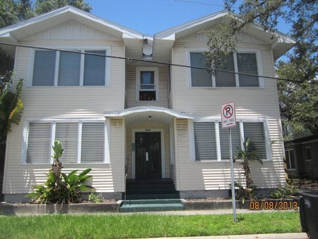 Primary Photo - Hyde Park Apartment Building