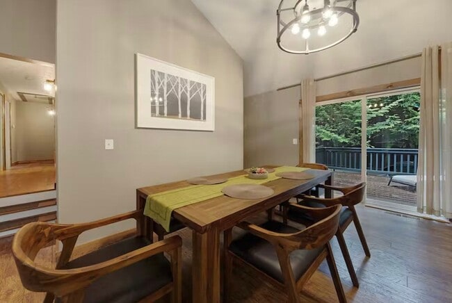 Building Photo - JB01 - 3 bedroom two bath house for rent