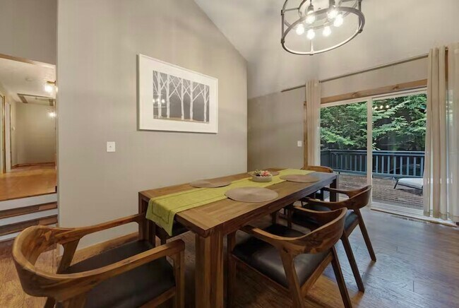Foto del edificio - JB01 - 3 bedroom two bath house for rent