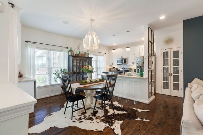 Building Photo - Beautifully Renovated 2/2.5 in VA Highland...