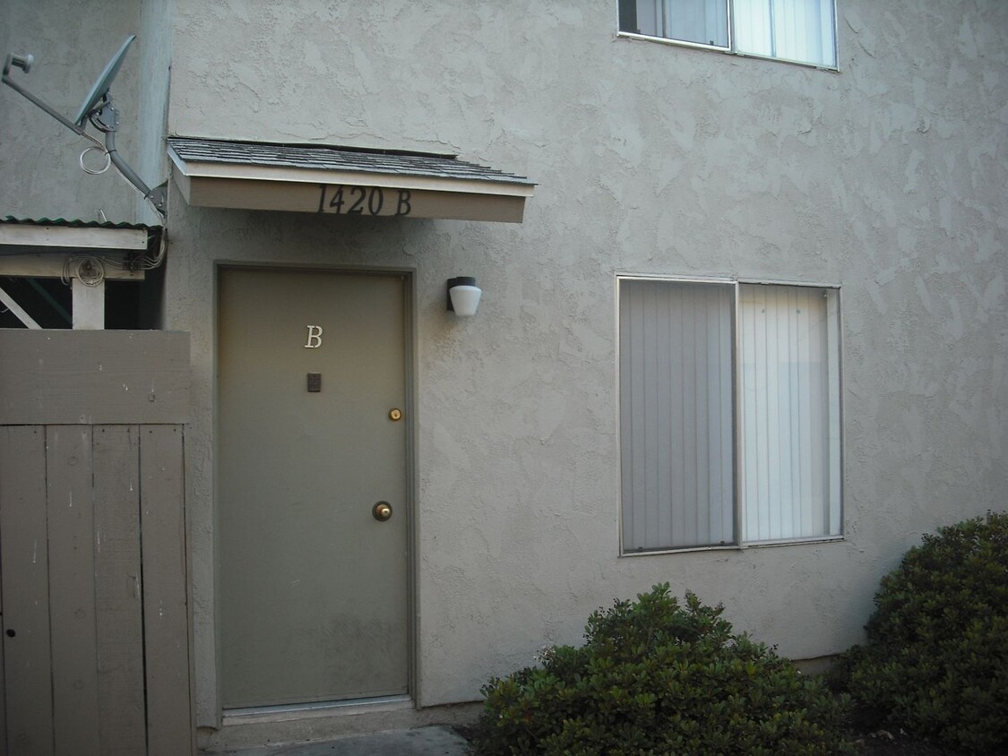 Foto principal - Spacious 2bedroom, 2 bathroom Townhouse w/...