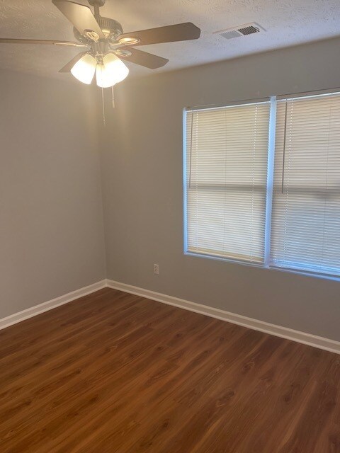 Foto del edificio - Total electric, First floor condo located ...