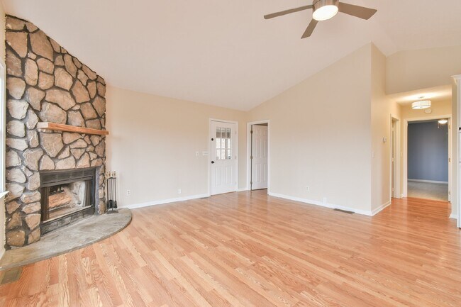 Foto del edificio - Charming 2-Bedroom Home with Stunning Scen...