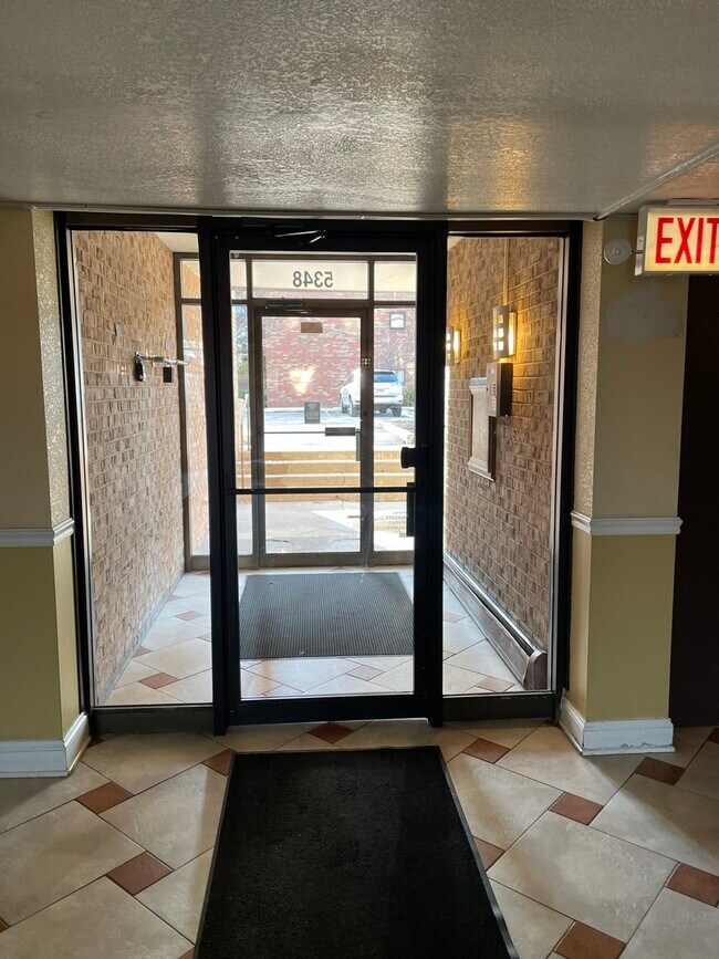 Building Photo - 5348 N Cumberland Ave