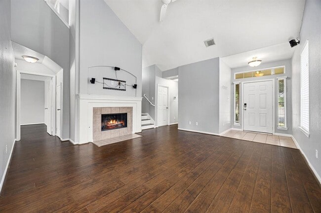 Building Photo - 6403 Applewood Forest Dr