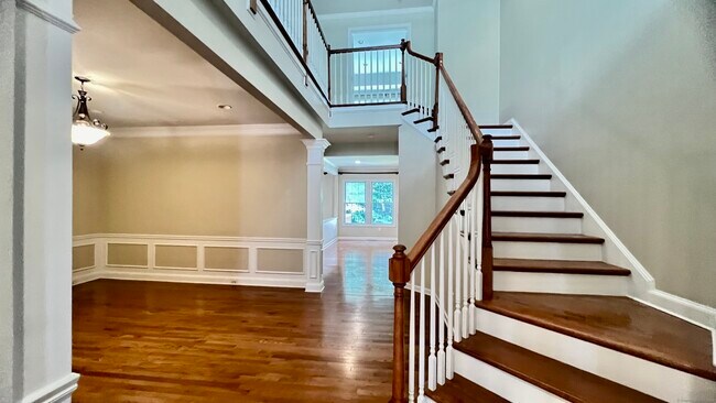 Foto del edificio - 329 Sterling Dr