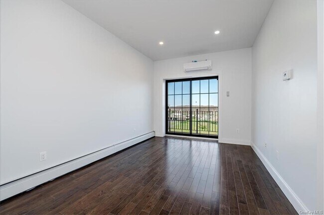Foto del edificio - 2115 Burr Ave