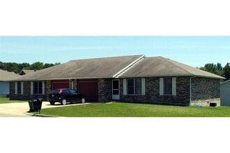 Building Photo - 1802 Ashwood Dr