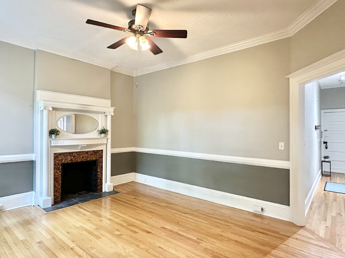 Primary Photo - Charming 1 Bedroom Across from Washington ...
