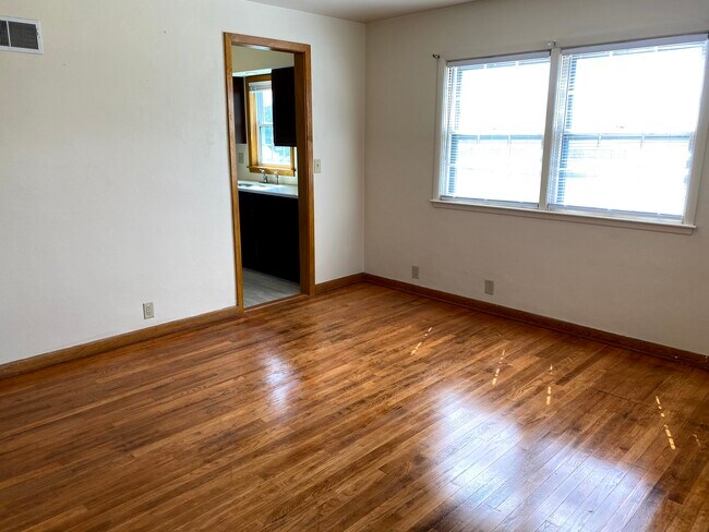 Foto del edificio - 1322 Harding Ave