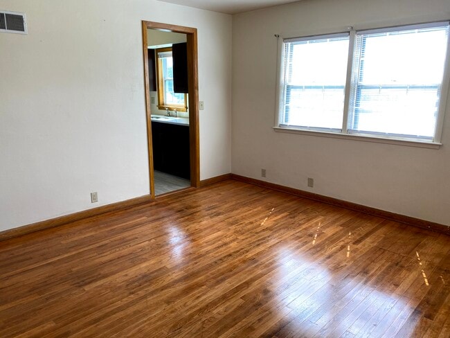 Building Photo - 1322 Harding Ave