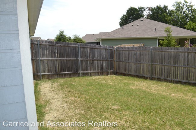 Building Photo - 3 br, 2 bath Apartment - 1704 Post Oak Ct