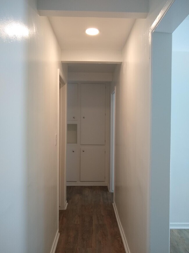 Hallway - 11515 Bradson Plz