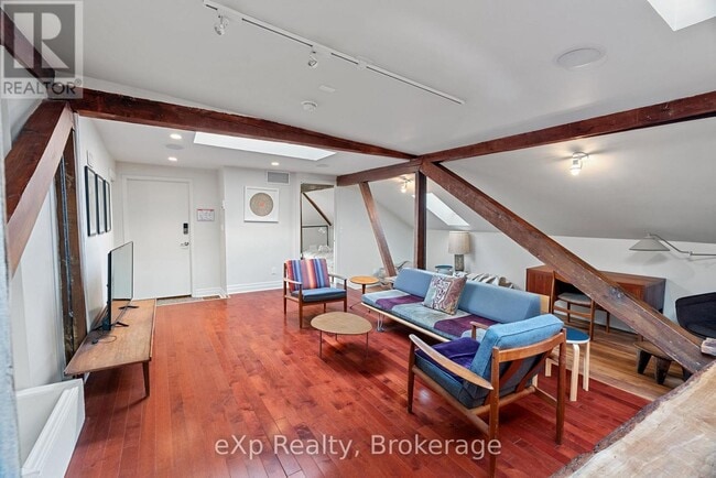 Photo du bâtiment - 94 Wellington St