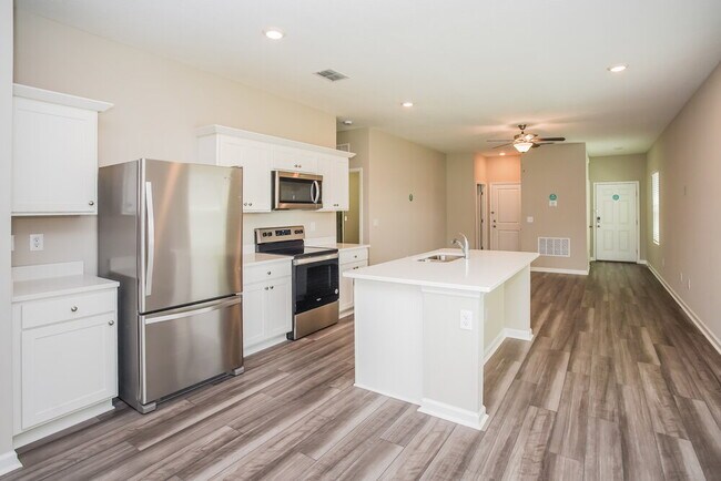Building Photo - 924 Kelly Fern Lp