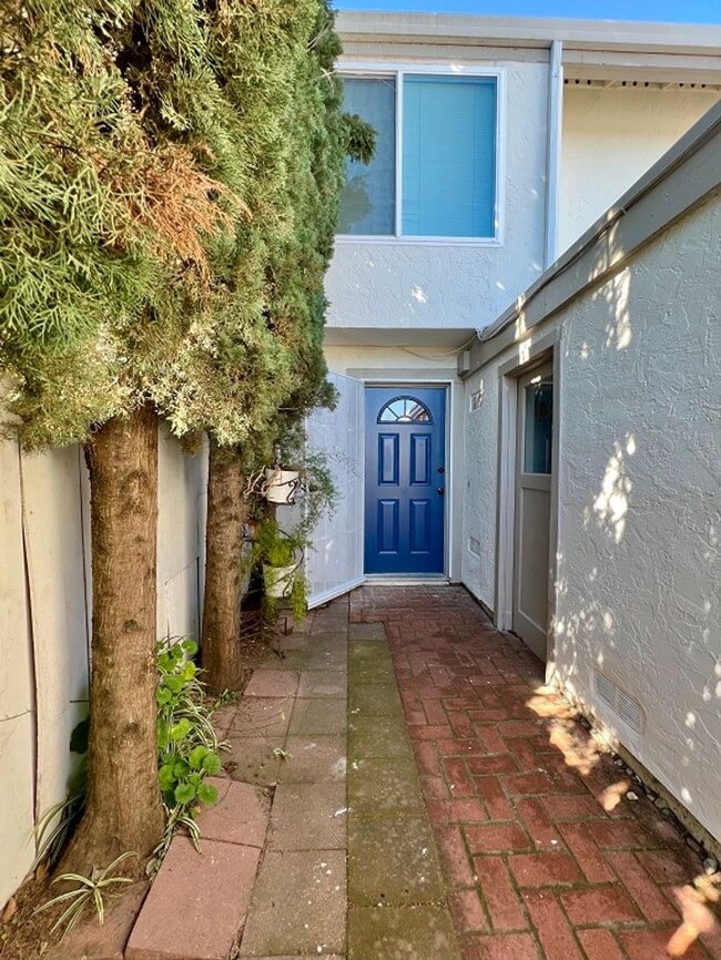 Building Photo - Charming North Napa Condo in Prime Location – A Must See!