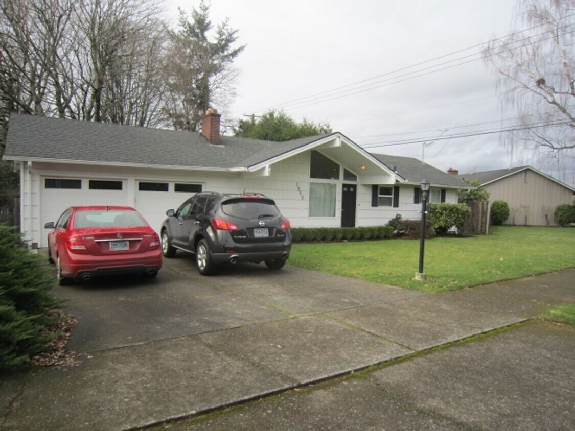 Primary Photo - 2 Bed 1 Bath Home in Cedar Hills Neighborh...
