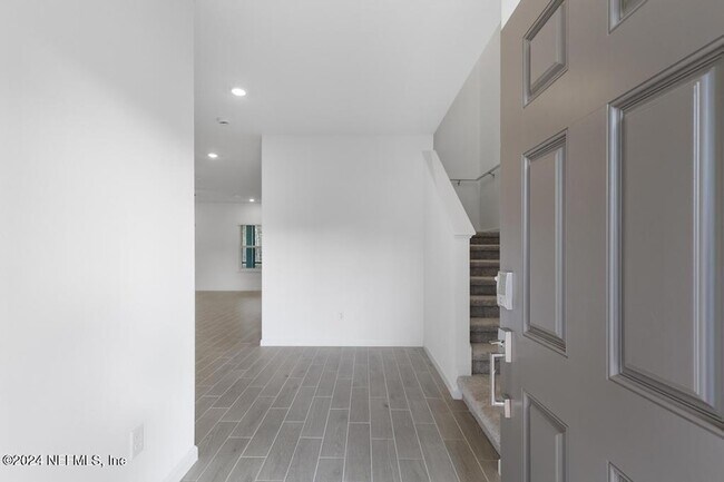 Building Photo - 28 Disston Cv