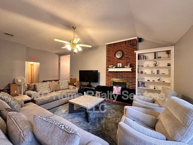 Foto del edificio - 17316 Valley Crst