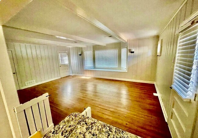 Foto del edificio - 1653 Colonial Rd