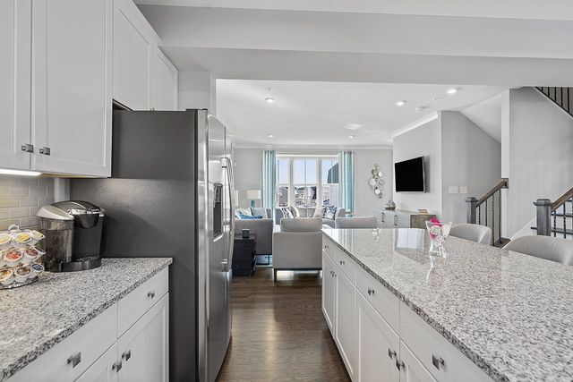 Building Photo - 208 Plaza Dr