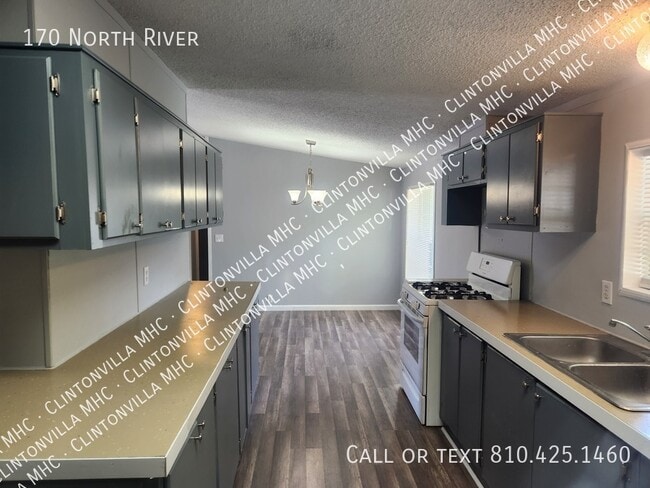 Building Photo - 170 North River-