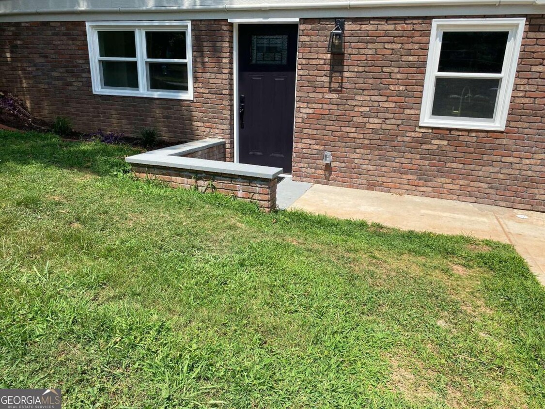 Foto principal - 3426 Harrison Rd