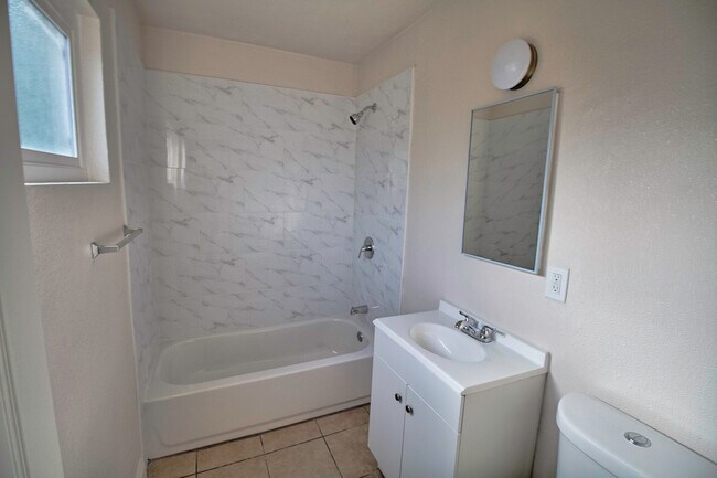 Building Photo - 3556 Sanborn Ave
