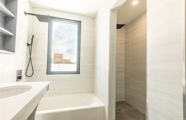 Foto del edificio - 30-43-43 31st St