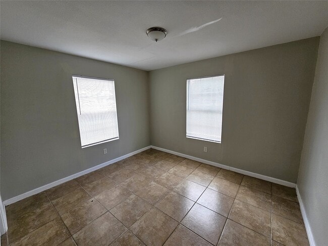 Building Photo - 1500 Oleander Dr