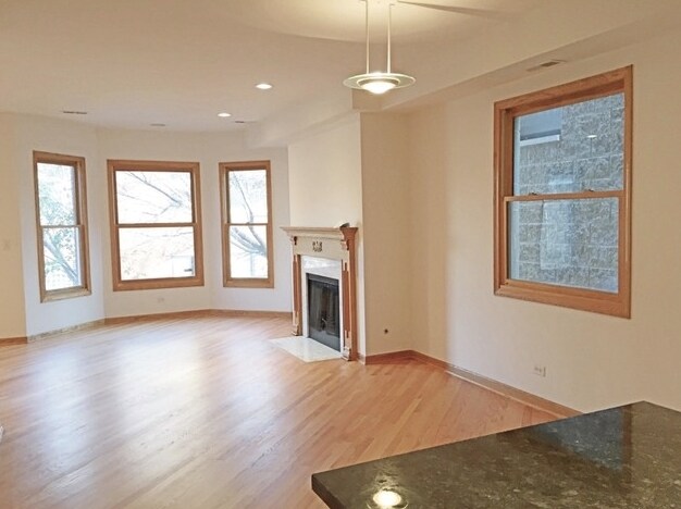 Building Photo - 2340 N Greenview Ave