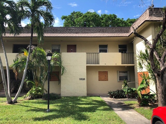 Foto principal - 5520 N Lakewood Cir