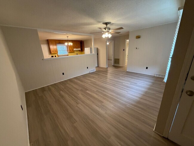 Foto del edificio - 823 Bostian Rd