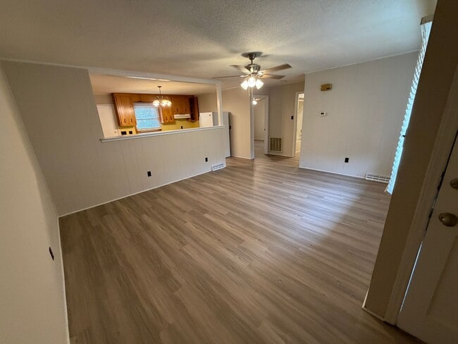 Building Photo - 823 Bostian Rd