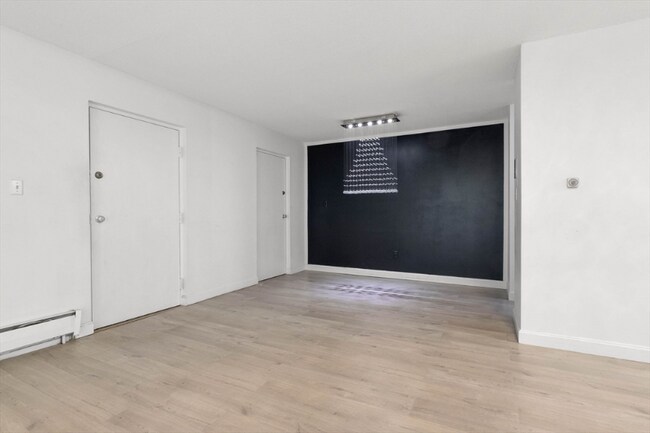 Building Photo - 11 Crescent Dr