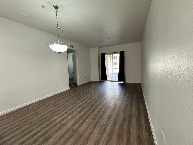 Foto del edificio - Guard Gated 2 Bed/2 Bath Condo w/Resort St...