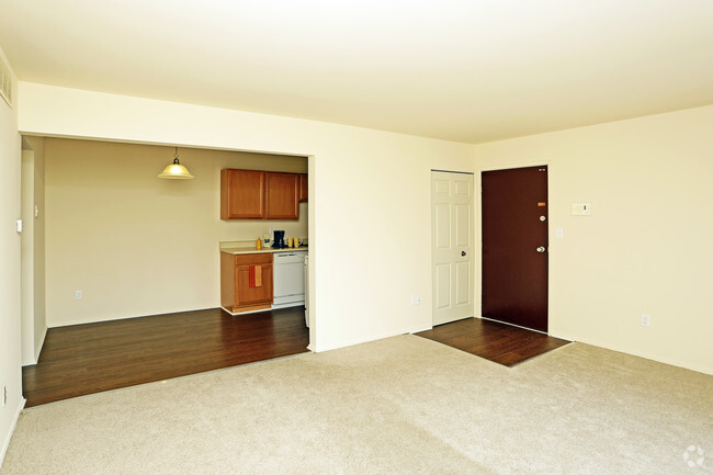 1 BR, 1BA - 800sf - Living Room - Harlo Apartments