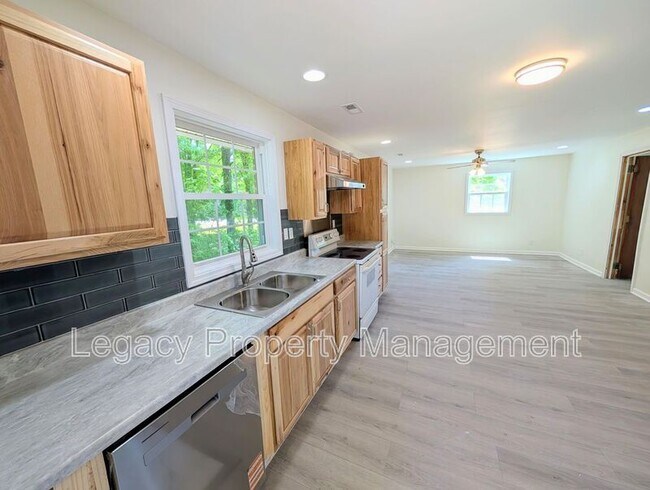 Foto del edificio - 4421 Kernersville Rd