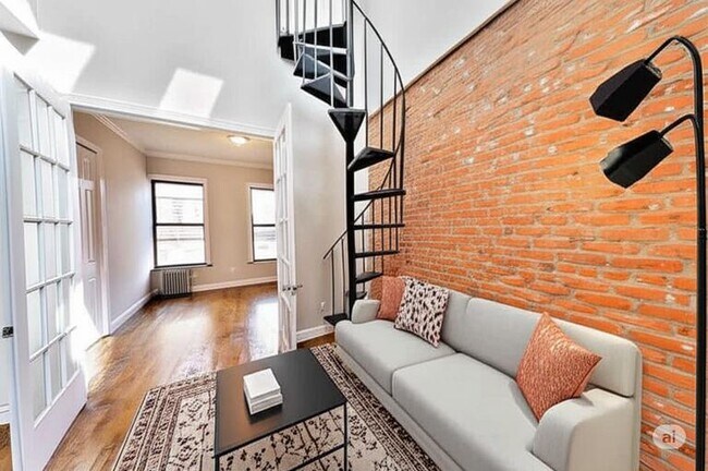 Building Photo - 206 E 83rd St