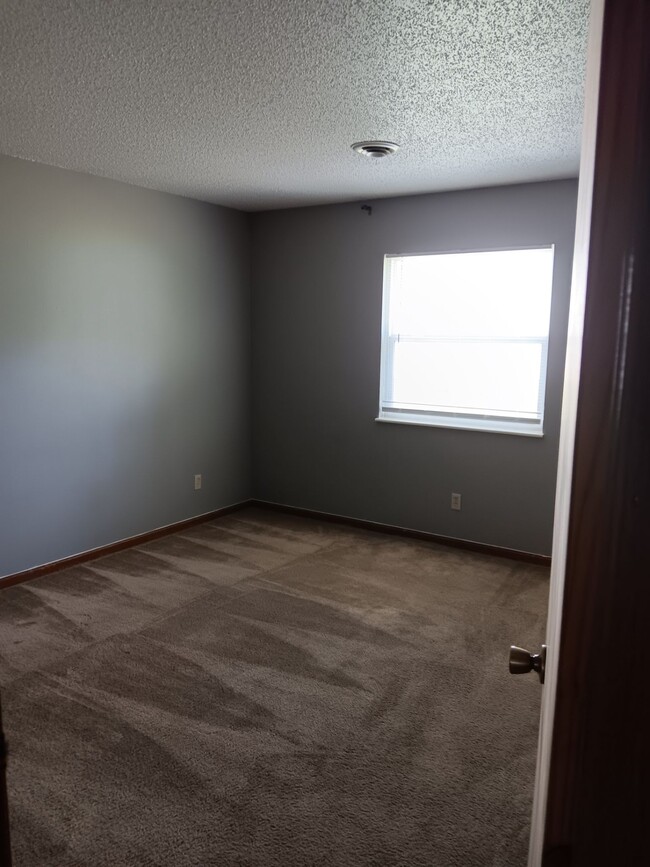 Building Photo - 461 Cedarview Ct