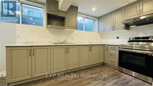 Building Photo - 42 Spachman St