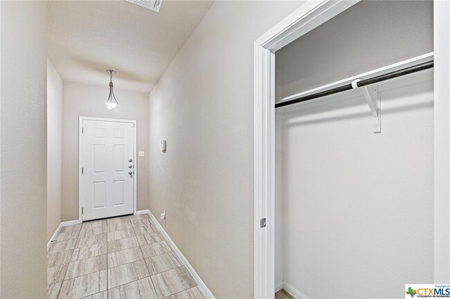 Building Photo - 1206 Jamestown Dr