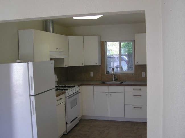 Building Photo - 1617 Lisbon Ave - West Sacramento