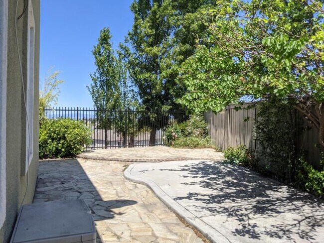 Building Photo - 4 bedroom in Hercules CA 94547