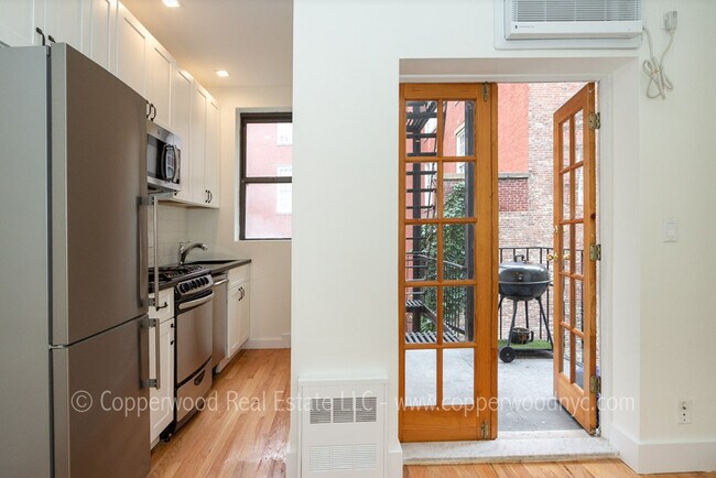 Building Photo - 428 E 89th St